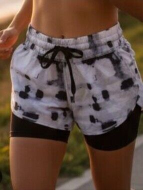 Lululemon Hot to Street Short